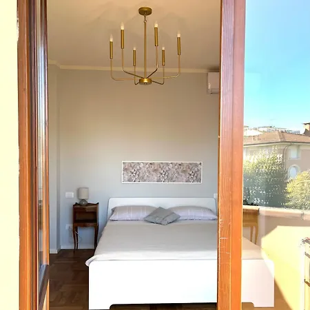 Spacious, Renovated In The Centre شقة *